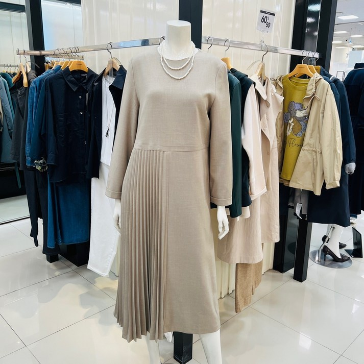 요하넥스 라운드넥 언발란스 플리츠 롱원피스베이지