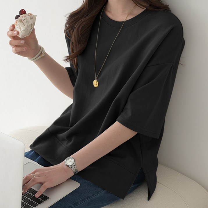 데일리앤 르테인 여성 라운드넥 오버핏 루즈핏 반팔 무지 트임 레이어드 맨투맨 티셔츠 데일리앤 르테인 여성 라운드넥 오버핏 루즈핏 반팔 무지 트임 레이어드 맨투맨 티셔츠