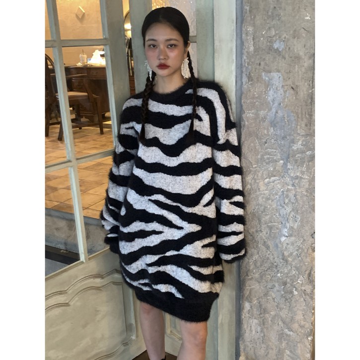 다이아모드 여성용 오버핏 지브라패턴 니트