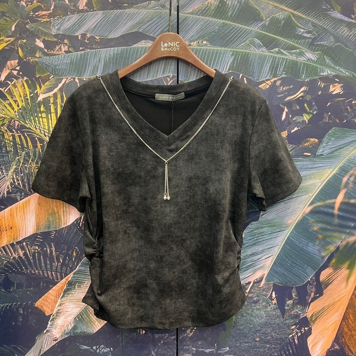 르니앤맥코이 네크라인목걸이허리셔링브이넥티셔츠MN05TS503_IC