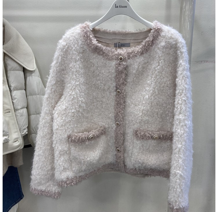 라티움 데스틸 겨울뽀글이 쟈켓 귀엽고 따뜻한 겨울 라운드 노카라 쟈켓 D2443JK12